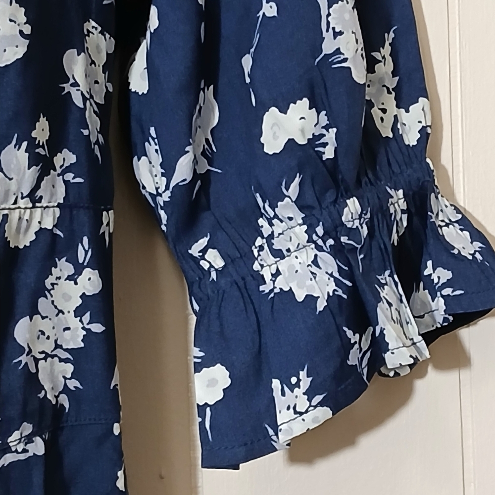 $13 Abercrombie & Fitch Midi Dress Smocked Navy White Floral Spring NWT - Picture 3 of 10